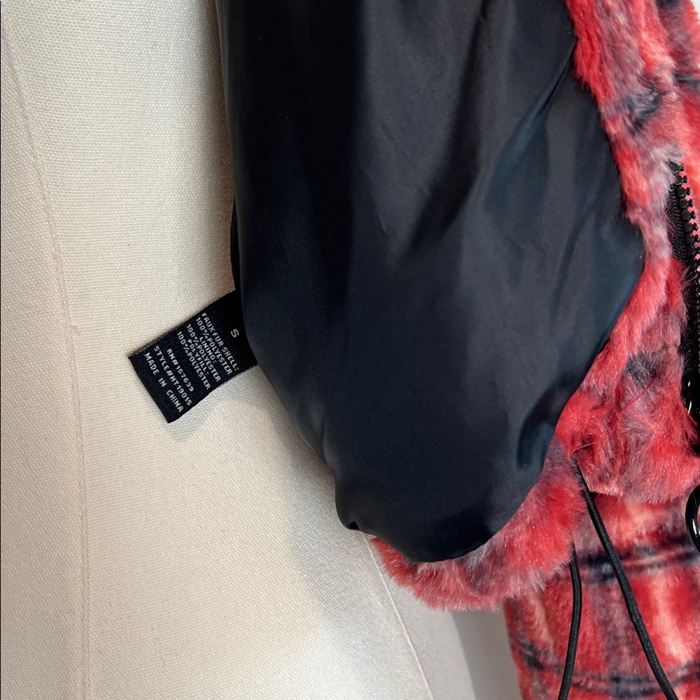 Cozy Plaid Red Women's Faux Fur Jacket size Small - Picture 3 of 4